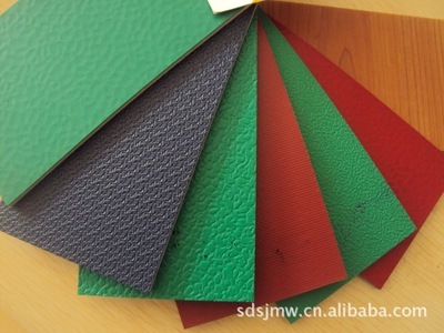 室內(nèi)運(yùn)動(dòng)地板選購(gòu)指南 塑料、塑膠與橡膠地板的比較